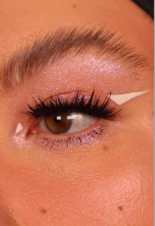 Easy Graphic Liner Looks